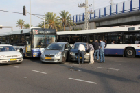  يافا: حادث طرق بين حافلة ومركبتين وسط المدينة دون وقوع إصابات 